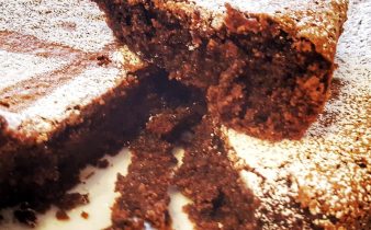 Crostata alle mandorle tagliata